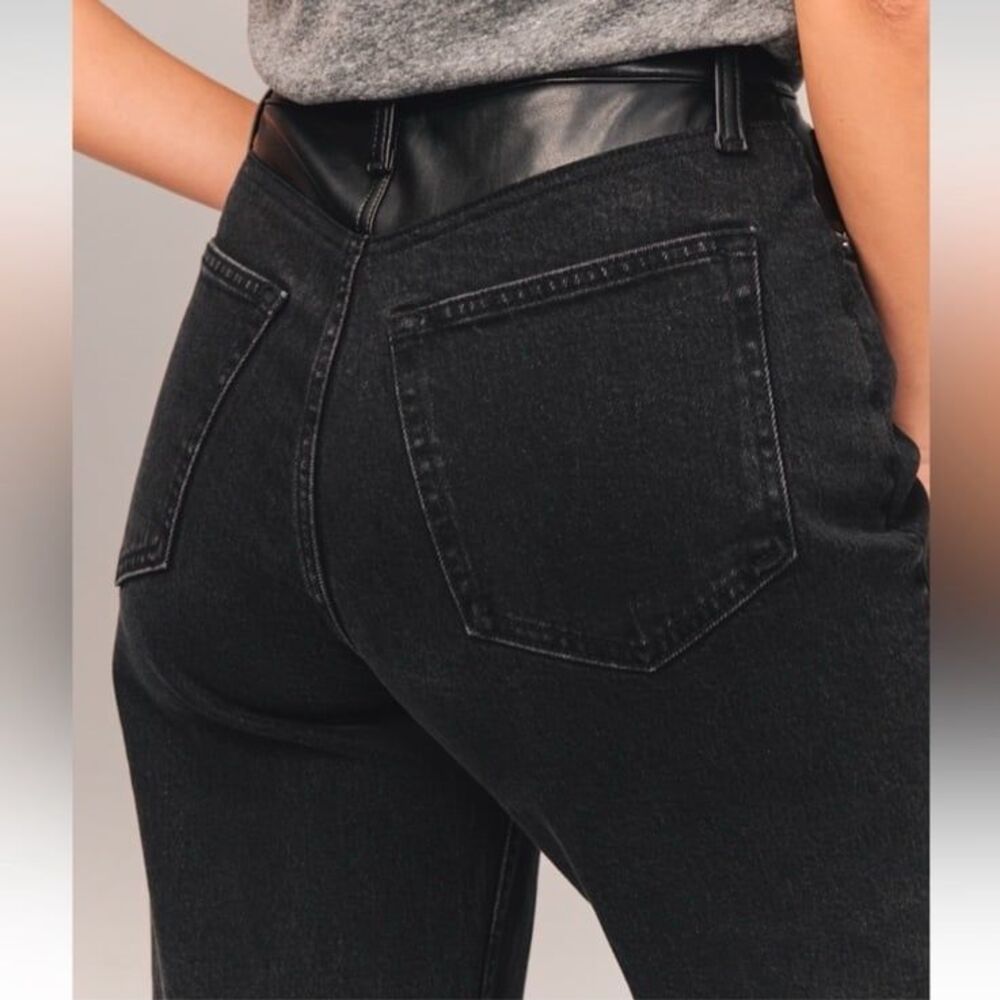 Abercrombie & Fitch Curve Love ’90s Relaxed High Rise Faux Leather Jeans 23R - Picture 5 of 11
